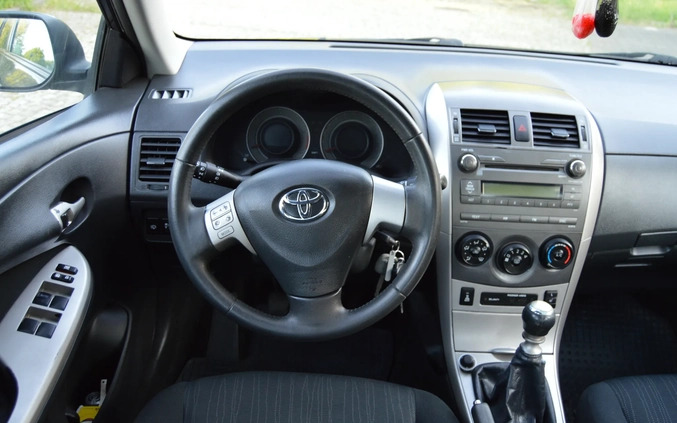 Toyota Corolla cena 18900 przebieg: 270000, rok produkcji 2010 z Sierpc małe 497